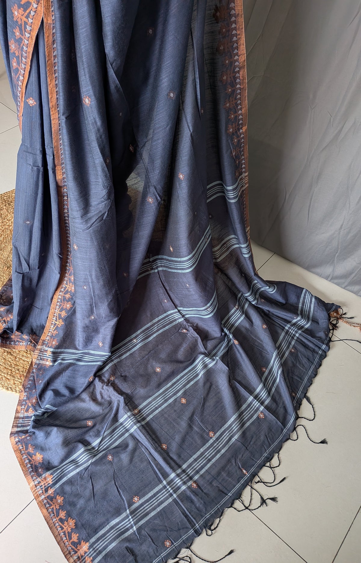 Grey Floral Linen Cotton Saree
