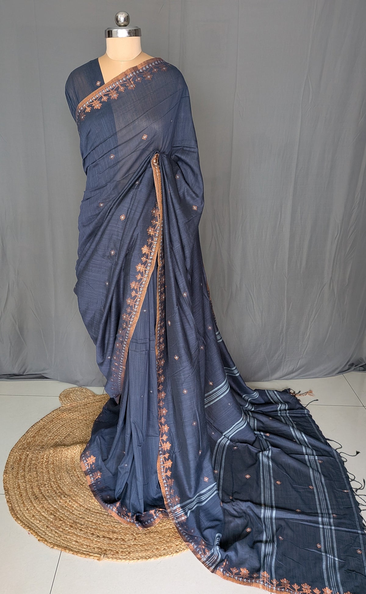 Grey Floral Linen Cotton Saree