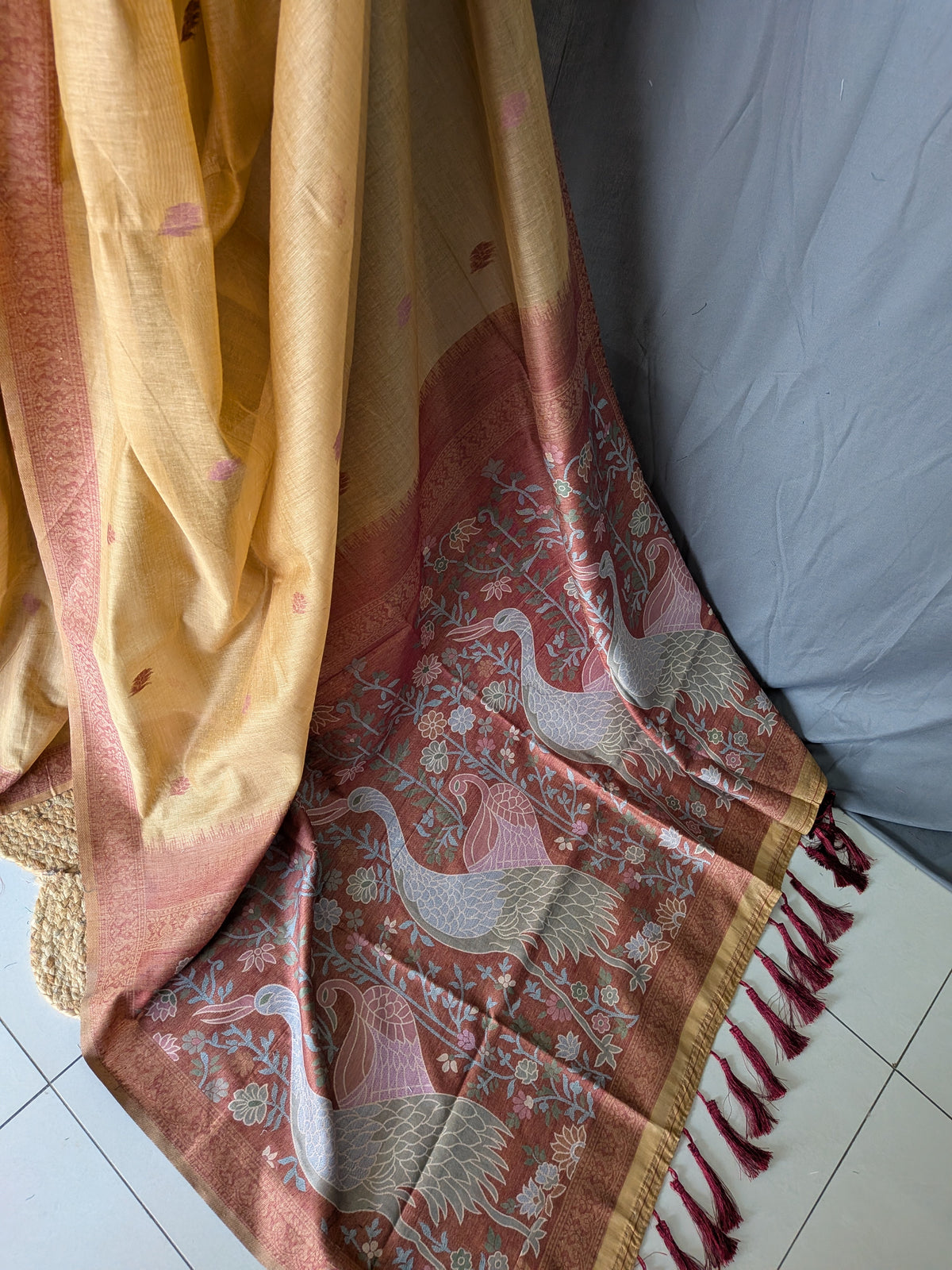 Sandal Gold Linen Jamdani Saree (Golden Hour)