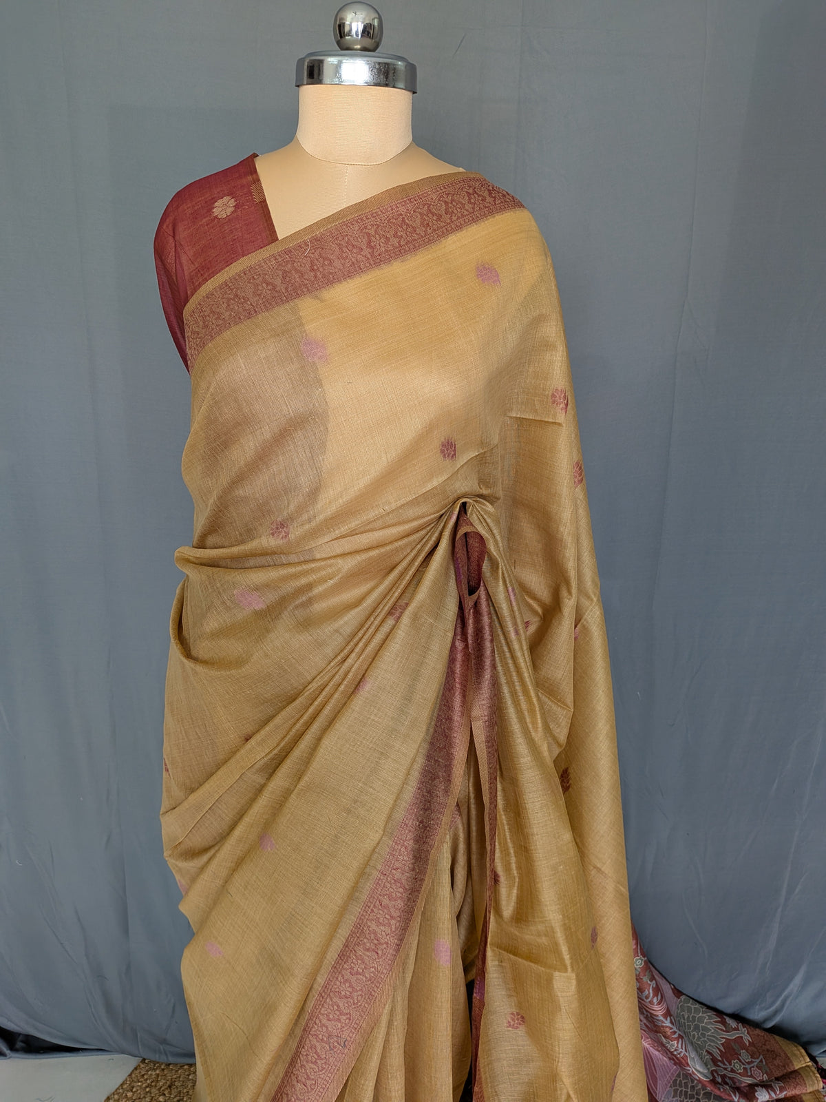 Sandal Gold Linen Jamdani Saree (Golden Hour)