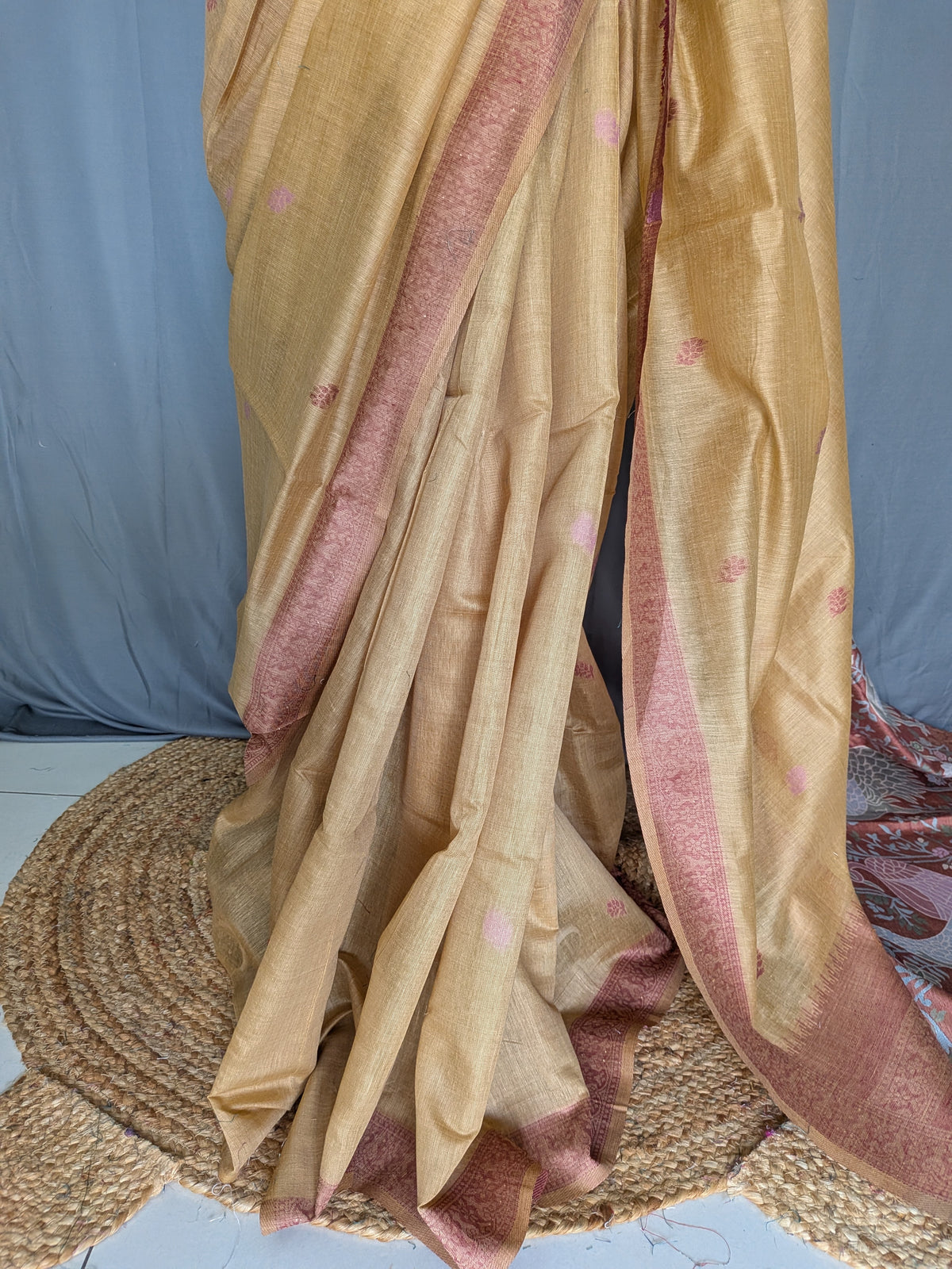 Sandal Gold Linen Jamdani Saree (Golden Hour)