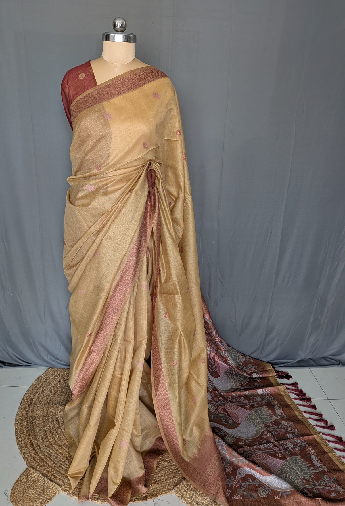 Sandal Gold Linen Jamdani Saree (Golden Hour)